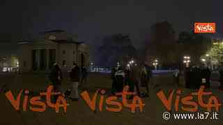 Manifestazioni no green pass a Milano, in pochi all'Arco della Pace - La7