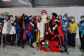 Sinterklaas krijgt boosterprik in oude NAVO-hal in Weelde