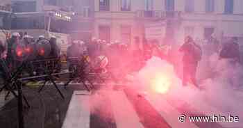 8.000 demonstranten op coronabetoging in Brussel: waterkanon en traangas ingezet, politiecombi's beschadigd - Het Laatste Nieuws