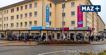 Rathenow - 300 Meter lange Warteschlange vorm Testzentrum in der Stadt - Märkische Allgemeine Zeitung