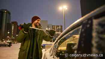 Calgary crews focus on clearing high-volume roads amid snowfall - CTV News Calgary