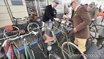 Bari, all'Immacolata la biciclettata vintage sul lungomare: pedalando si torna agli anni Cinquanta - La Repubblica