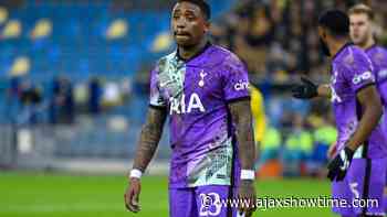 Perez wijst naar Neres: 'Ik vind het overbodig om Bergwijn te halen' - Ajax Showtime