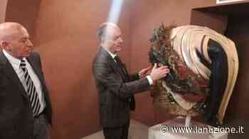 L'omaggio al Sommo Poeta diventa opera d'arte con materiali di recupero - La Nazione