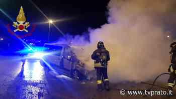Auto in fiamme alla rotonda della Questura: traffico in tilt - tvprato.it