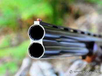 Punta finto fucile contro le auto in strada, arrestato 76enne a Prato - gonews