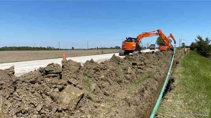 Enbridge raising quarterly dividend, approves $1.1 billion in new capital projects