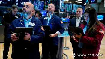 Wall Street extends rally