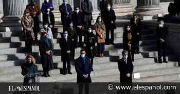 Pedro Sánchez y Casado se saludan furtivamente tras celebrar el "abrazo de padres y abuelos" en el 6-D - El Español