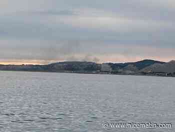 Un bateau de 15m détruit par un incendie dans le port de la Marina baie des anges
