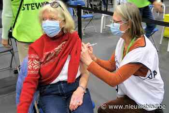Vaccinatiekaravaan passeert in Schoten: 3.400 inwoners krijgen boosterprik in eigen sporthal