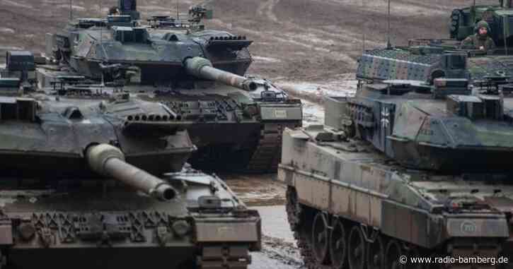 Kampfpanzer kollidiert bei Übung mit Geländewagen: zwei Tote