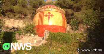 Kunstenaar Enca Caen uit Merelbeke bouwt reuzengroot gouden ei in Spaans dorpje - VRT NWS