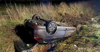 Chauffeur gewond na tuimeling in gracht langs E403 in Lichtervelde - Het Laatste Nieuws