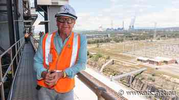 Forrest says hydrogen will 'dwarf' coal as he unveils Hunter Valley energy project