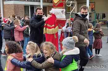 Sint met de bakfiets naar De St@rtbaan - Het Belang van Limburg