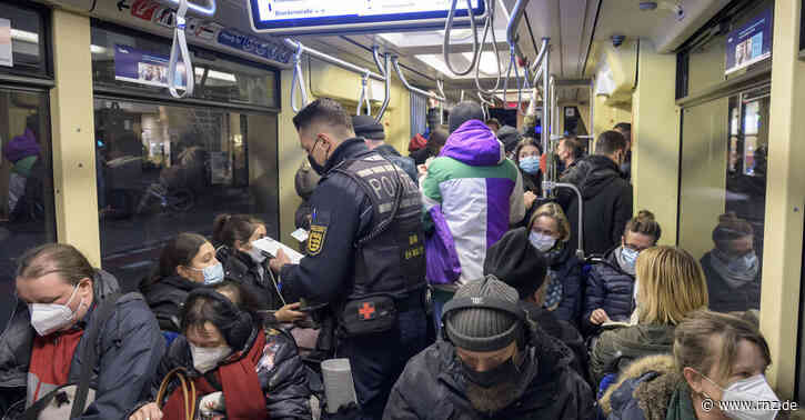 Großkontrolle in Heidelberg:  Ohne 3G-Nachweis bitte aus der Bahn aussteigen