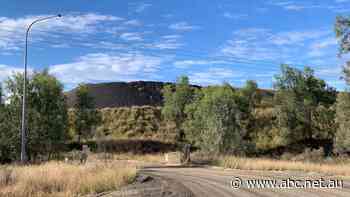'Disgusted' workers stood down without pay as central Queensland coal mine closes from flooding