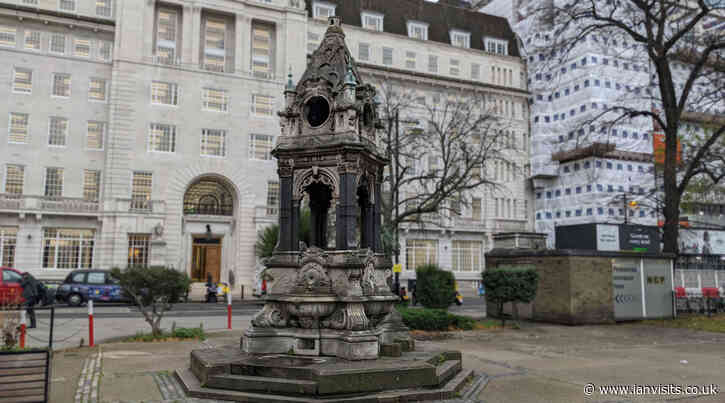 The Christmas Cracker memorial in Finsbury Square