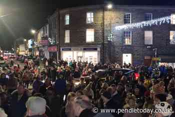 Teen magician Jasper Cherry dazzles crowds at Clitheroe Christmas lights switch-on 2021 - Pendle Today