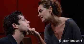 "La dolce ala della giovinezza". La pièce teatrale convince. Il pubblico no. - Picchio News