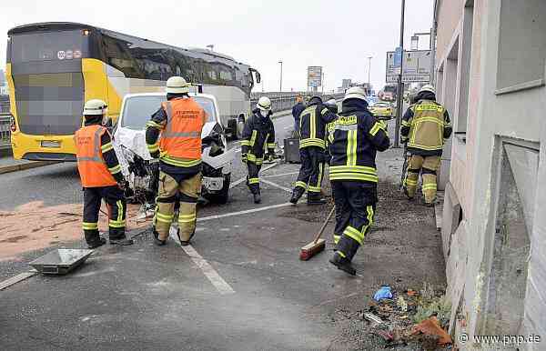 Schulbusunfall in Passau: Schule dankt den Einsatz- und Rettungskräften - Passau - Passauer Neue Presse