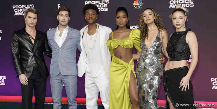 Madelyn Cline & Chase Stokes Joins 'Outer Banks' Co-Stars at People's Choice Awards 2021