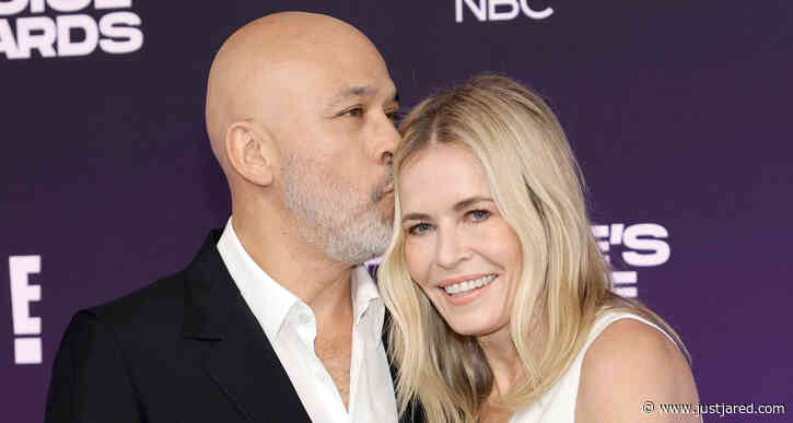 Chelsea Handler Gets a Kiss From Boyfriend Jo Koy at People's Choice Awards 2021