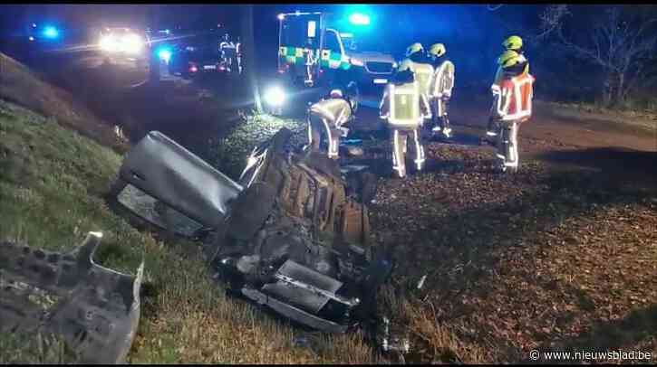 Bestuurster crasht en belandt in gracht langs E34