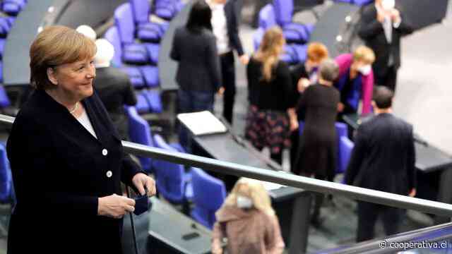 Misteriosamente emotivo: Parlamento alemán ovacionó de pie, durante un minuto, a la saliente señora Merkel