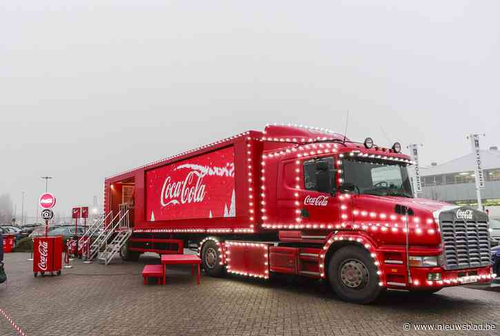 Kersttruck van Coca-Cola houdt halt in Tienen en Korbeek-lo