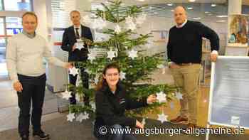 In Bobingen hängen Weihnachtswünsche am grünen Baum - Augsburger Allgemeine