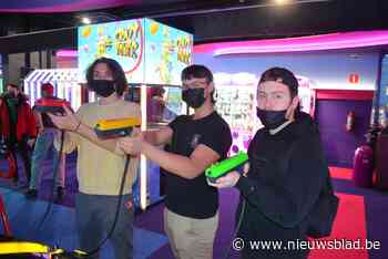 Spelletjesparadijs van 500 vierkante meter strijkt neer in hartje hoofdstad: “Hier kan je je uitleven met Pacman, Moto GP en alle andere de grote klassiekers”