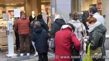 2G-Regel beim Einkauf: Stadt Soest setzt auf Lösung mit Kontroll-Bändchen - soester-anzeiger.de