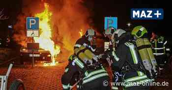 Rathenow: Zwei Autos brennen vor Stadtverwaltung - Märkische Allgemeine Zeitung