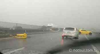 Capivari de Baixo: Camaro amarelo roda na pista e bate em mureta da 101 - Notisul