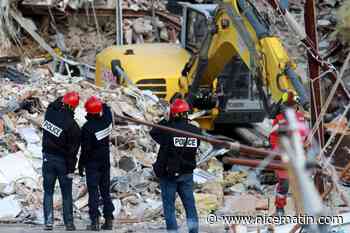 Les enquêteurs à la recherche d’indices parmi les tonnes de gravats à Sanary