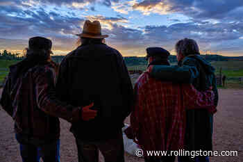 Neil Young and Crazy Horse Are Back, Thunderous and Ornery on ‘Barn’