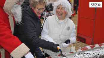 Nach Absage des Adventsmarktes: Bauernmarkt in Parchim mit Stollenanschnitt eröffnet | svz.de - svz – Schweriner Volkszeitung