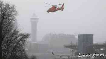 U.S. Coast Guard recovers body from submerged car near edge of Niagara Falls
