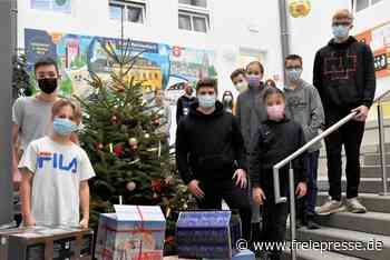 Reichenbacher Schüler packen Pakete für Weihnachtstrucker-Aktion - Freie Presse