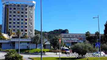 Covid, cardiochirurgo opera e gira in reparto poi scopre di essere positivo. Focolaio in ospedale a Salerno - La Repubblica