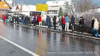 Corona-Aktion in Aichhalden - Impfwillige stehen Schlange – 186 Dosen gespritzt - Schwarzwälder Bote