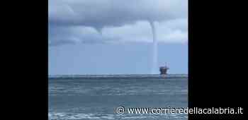 Spettacolare tromba d'aria in mare a Crotone – VIDEO - Corriere della Calabria