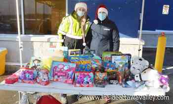 Paramedic drive raises over $3,000 for Renfrew food bank - Ottawa Valley News