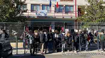 Bari, la tragedia al liceo: l'insegnante gli mette 2 nell'interrogazione a sorpresa e lui si lancia dalla finestra - ilmessaggero.it