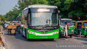 When It Comes to Buses, Will Hydrogen or Electric Win?