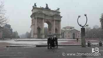 Cronaca meteo diretta NEVE. L'Arco della Pace sotto la neve: Milano imbiancata all'Immacolata. Video - 3bmeteo