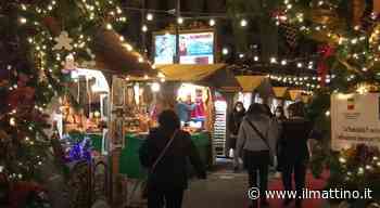 Napoli, inaugurato l'arco floreale di Natale in piazza degli Artisti: simbolo di rinascita e ripresa - ilmattino.it