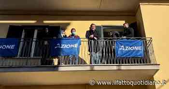 Pomigliano d’Arco, Calenda sul balcone della nuova sede di Azione: “Annunciamo l’abolizione… - Il Fatto Quotidiano